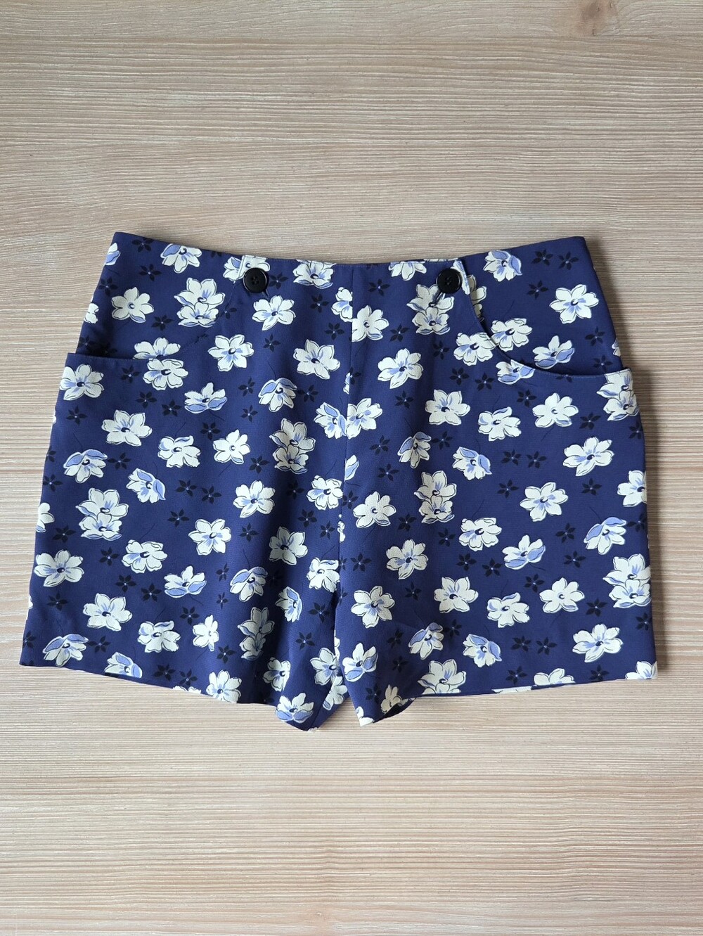 Vintage Agnès B. Paris Bergdorf Goodman Blue White Floral Shorts Womens Size 40